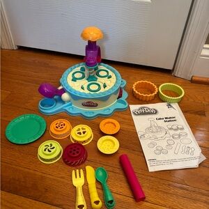 Play-Doh Cake Makin' Station Playset - 15 pieces + instructions